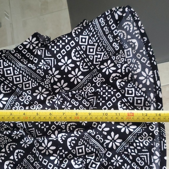 Black n white tankini top with built in bra - Picture 5 of 6